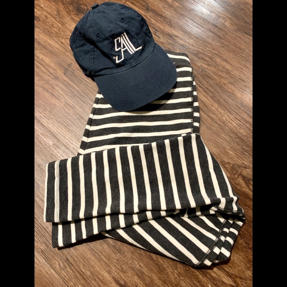 Super cute Gap striped leggings